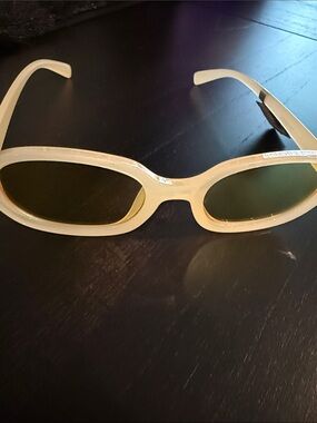 Cream Oval Retro Sunglasses with Yellow Lenses